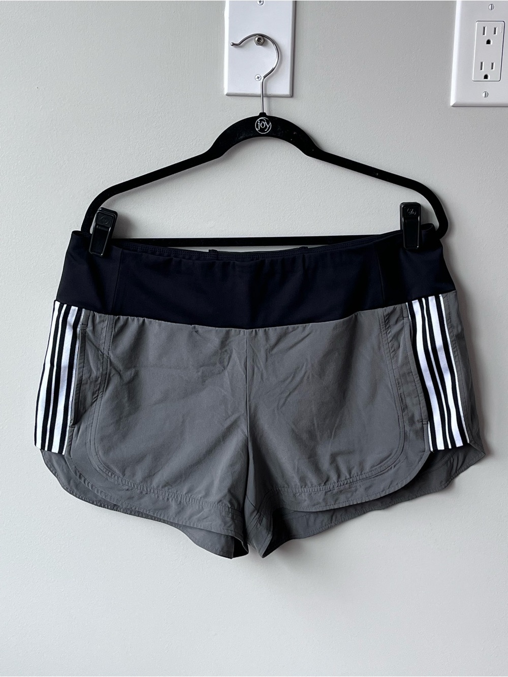 Athleta Ascender Athletic Stretch Shorts 3.75” Women’s Size 16 Gray Black Pocket
